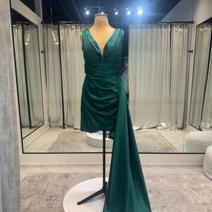 Emerald green v-neck evening gown